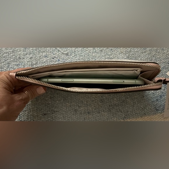 Kate Spade ‘Lucy’ Medium L-Zip Wristlet - Picture 11 of 11